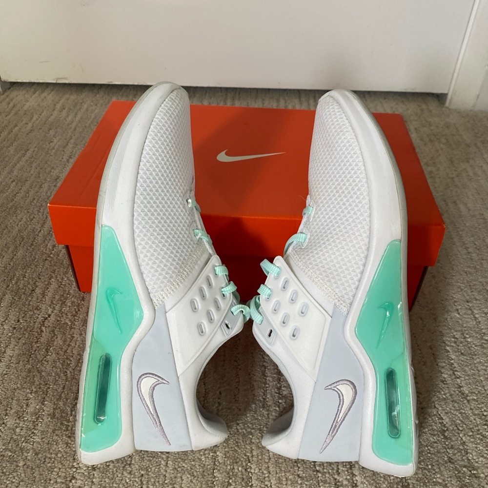 Nike Womens Air Max Bella TR 4